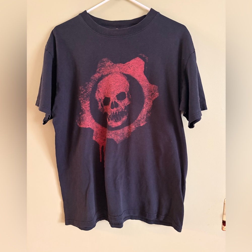 Black Short Sleeve Graphic Tee with Red Skull Emblem